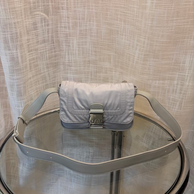 정품 마뗑킴 버클 크로스백    