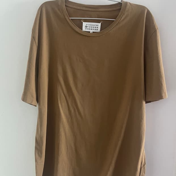 마르지엘라 카멜 티셔츠