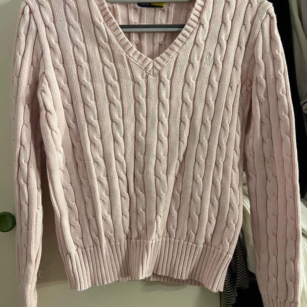 폴로 연핑크 브이넥 니트