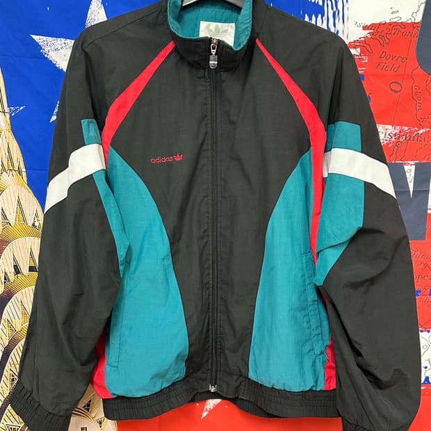아디다스 올드스쿨 오버핏 바람막이 XL105