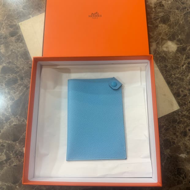 정품 에르메스 타막 여권 지갑 팝니다