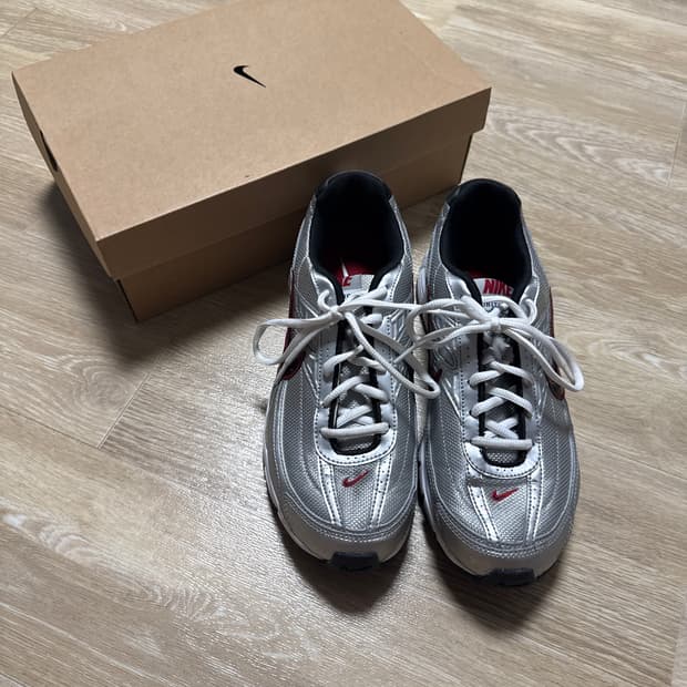 나이키 이니시에이터 운동화 실버/레드