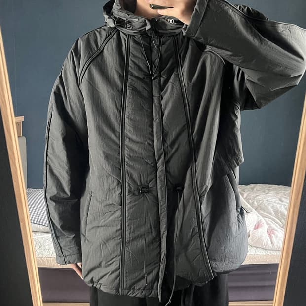 [새상품]언어펙티드 패디드 파라슈트 점퍼 챠콜