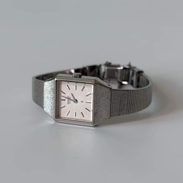 1980s Texture Bracelet Ladies Quartz