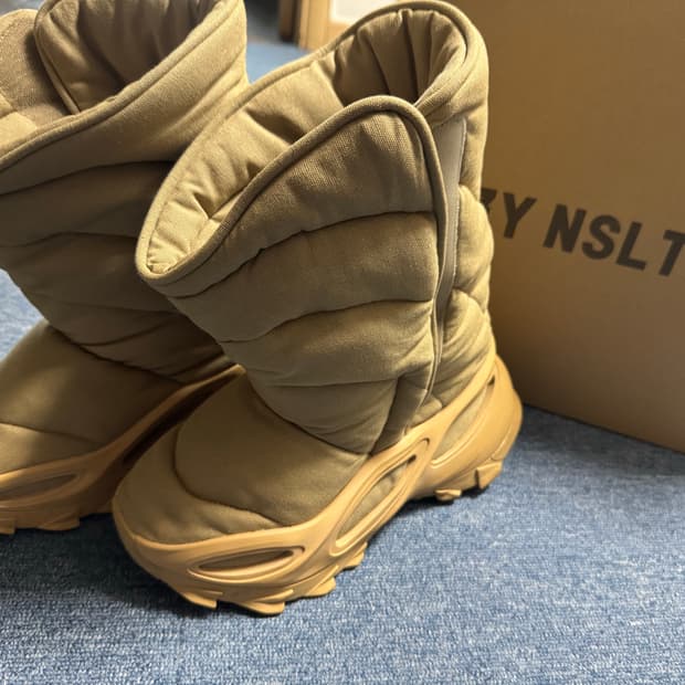 [size 9] Yeezy nsltd 부츠 