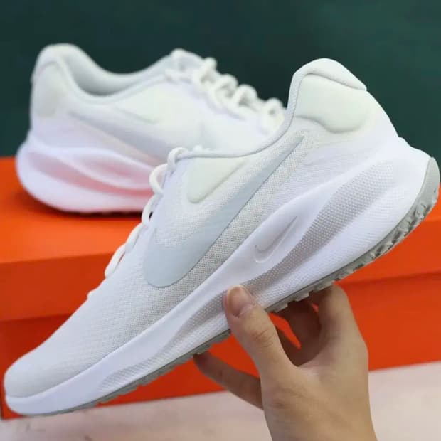 나이키 여자 운동화 레볼루션 7 화이트