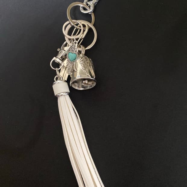 가디언벨  화이트 태슬 키링