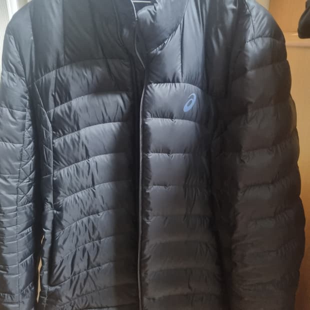 아식스 경량패딩