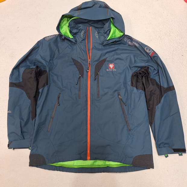 블랙야크  바람막이100