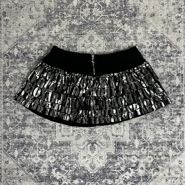 00‘s glossy lettering micro-skirt