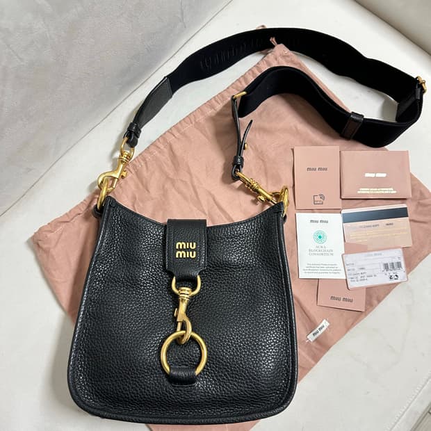 [SA 정품] 미우미우 스냅 후크 크로스백