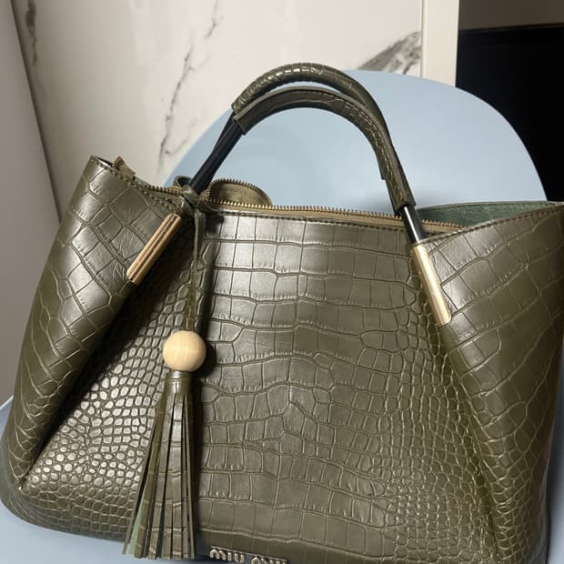 미우미우 토트백