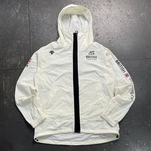 100 데상트 브리티쉬 트라이애슬론 바람막이 