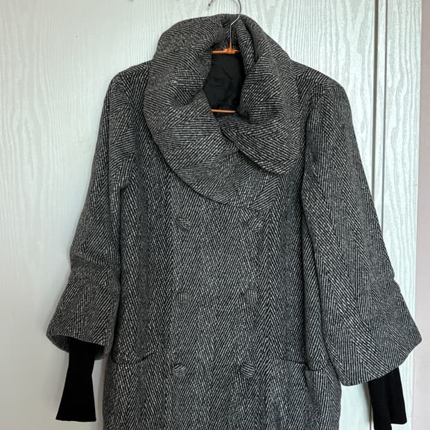 모리걸 만두카라 그레이 헤링본 하프 더블 코트