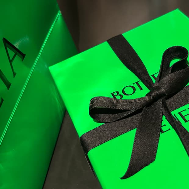 Bottega Veneta 카세트 신용카드 케이스 다크모스 카드지갑