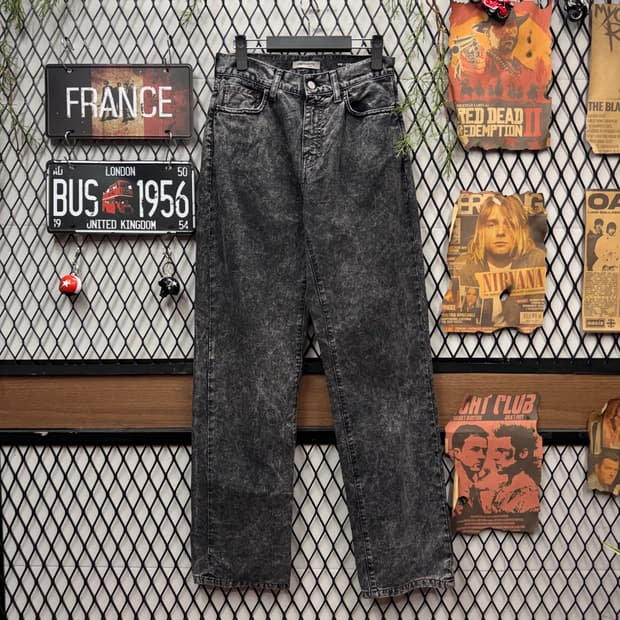 칼하트 윕 녹섬 데님 팬츠 후면 로고 포인트 흑청