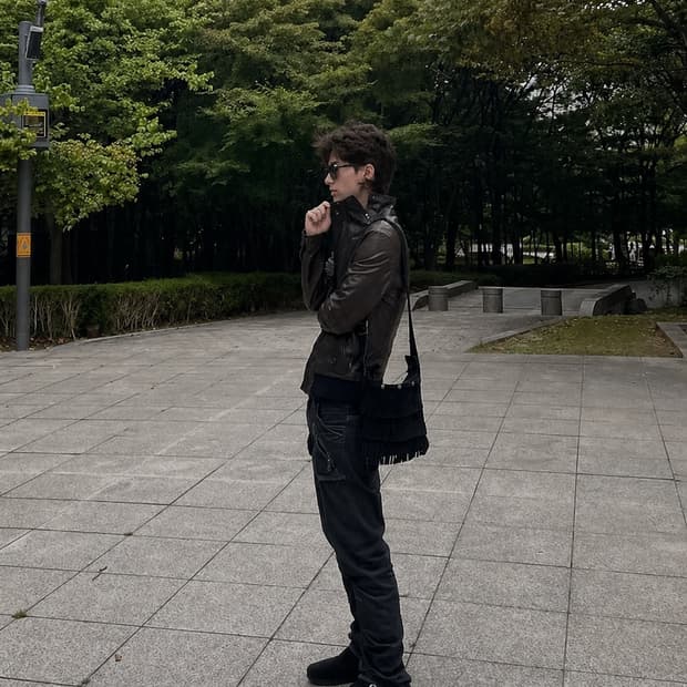 우영미 하이넥 레더자켓 블랙