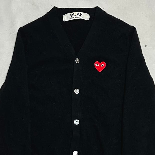 M 꼼데가르송 하트로고 브이넥 블랙 울 가디건