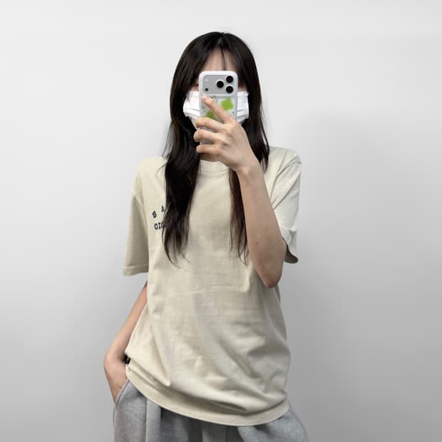 아이앱스튜디오 스펠 로고 피그먼트 반팔티 오트밀