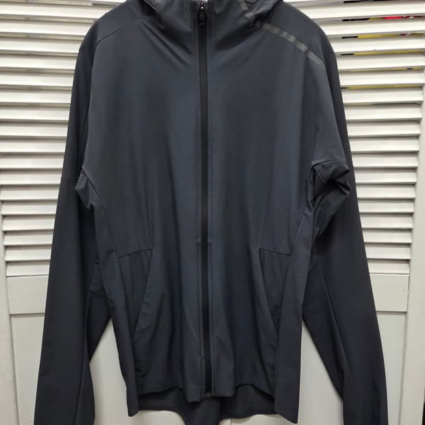 아디다스 Z.N.E 러닝 자켓