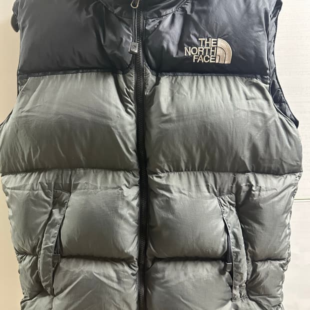 NORTHFACE 노스페이스 차콜 중앙 로고 조끼 패딩