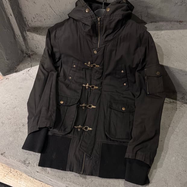 Anne 버클 디테일 후드 점퍼 