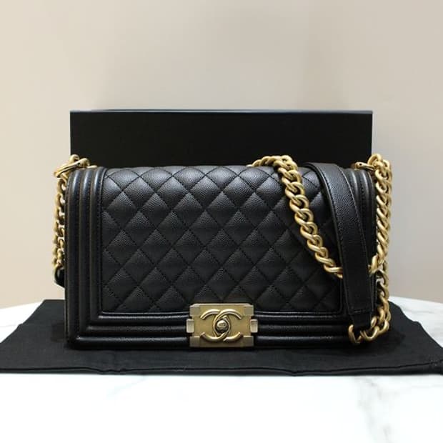 샤넬 보이백 캐비어 미듐 빈티지 금장 