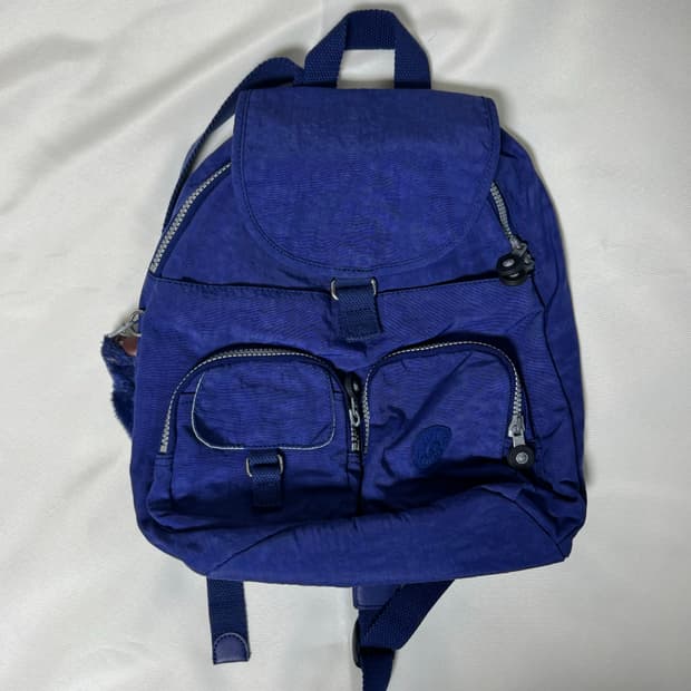 키플링 블루 패브릭 백팩