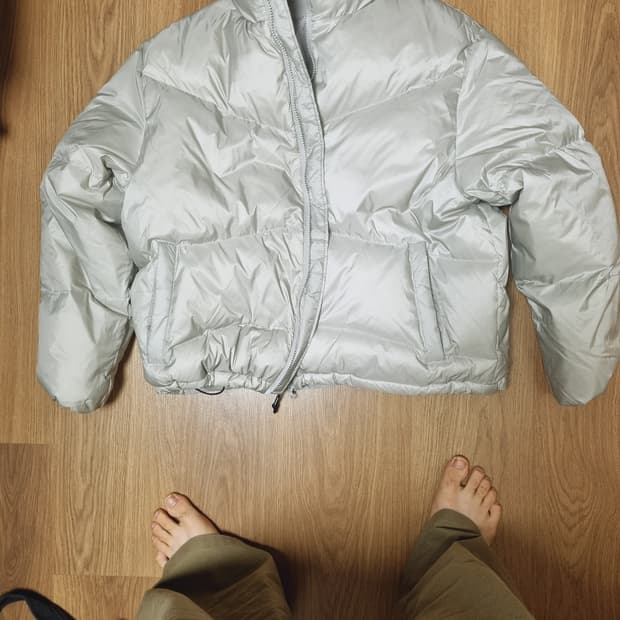 에센셜 푸퍼 덕다운 숏 패딩_라이트그레이
