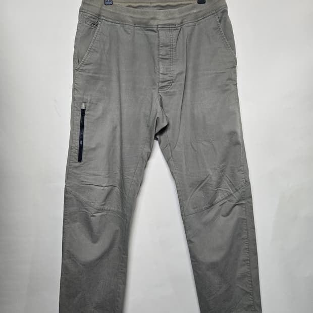 나이키 카키색 면바지 조거팬 스타일S