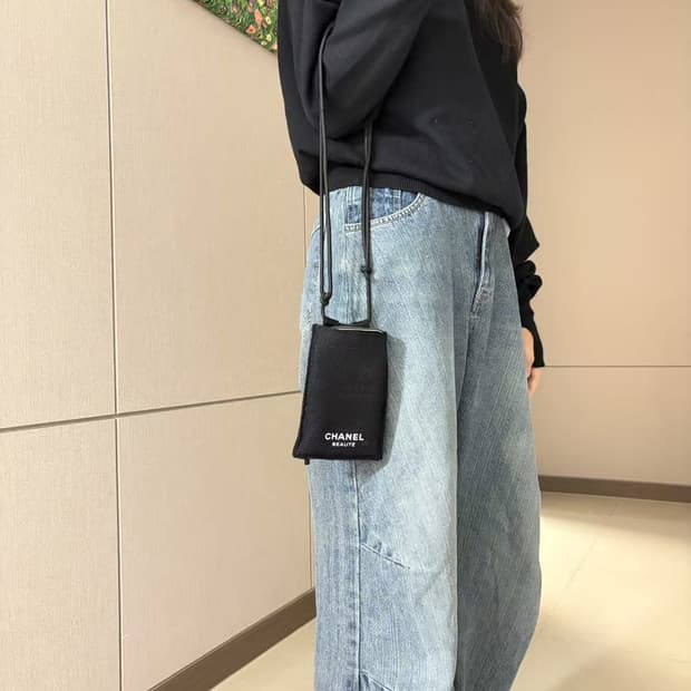 샤넬 뷰티 여권 크로스 파우치