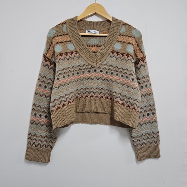 여성M) 자라 모헤어 에스닉 패턴 브이넥 크롭 니트