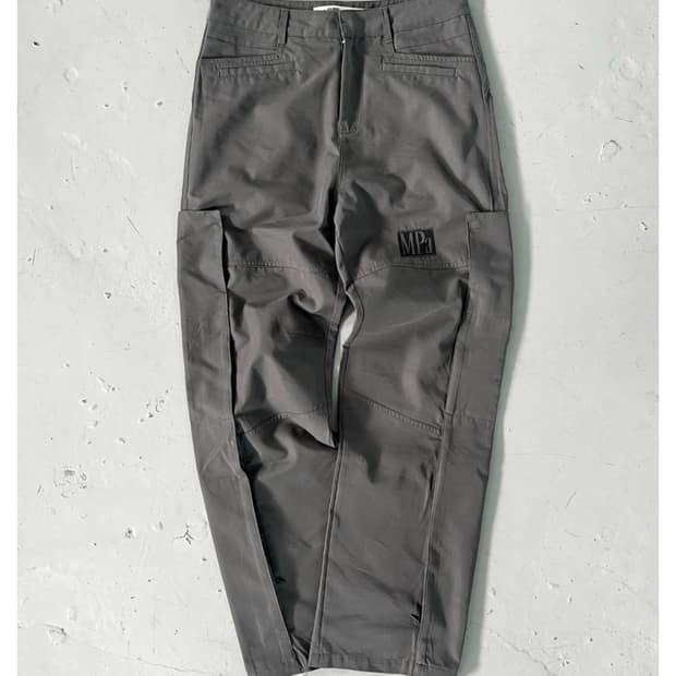 MPa MULTI PANEL CARGO PANTS(Grey)
