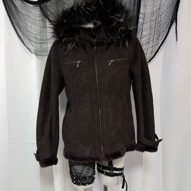  brown buckle fur mustang