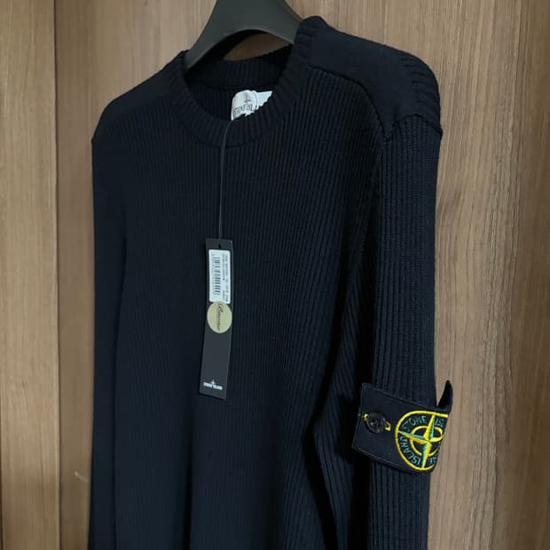 새상품(M)스톤아일랜드 와펜 로고 울 스웨터 니트 블랙