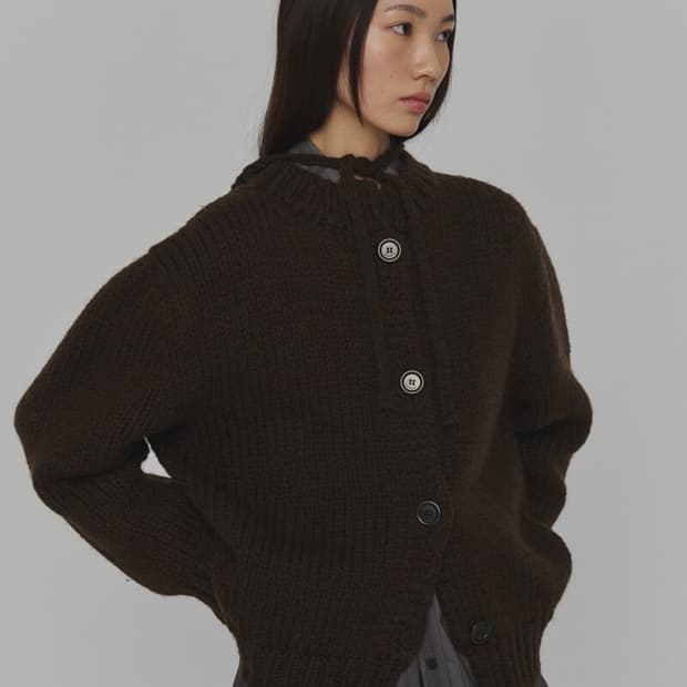 아모멘토 HAND KNITTED CARDIGAN 핸드 니티드 가디건 