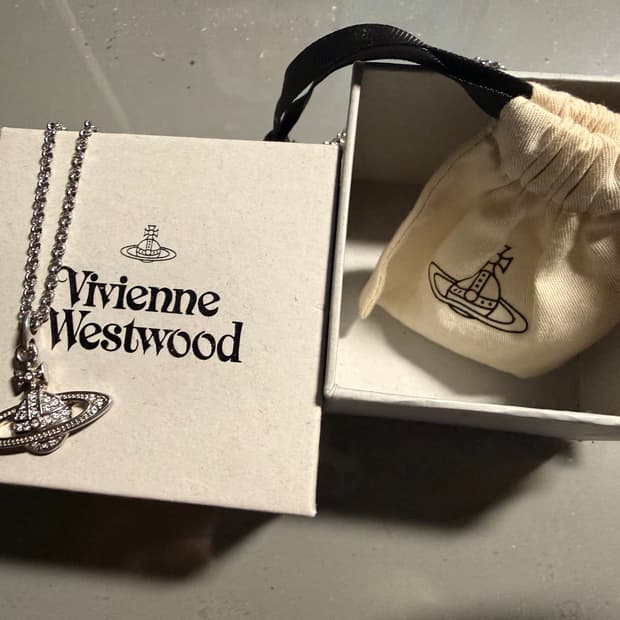 비비안 웨스트우드 목걸이
