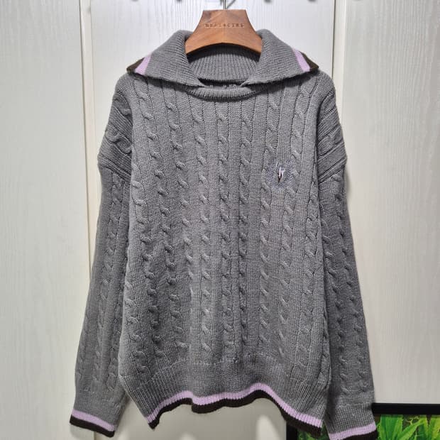 카라 케이블 니트 스웨터 그레이