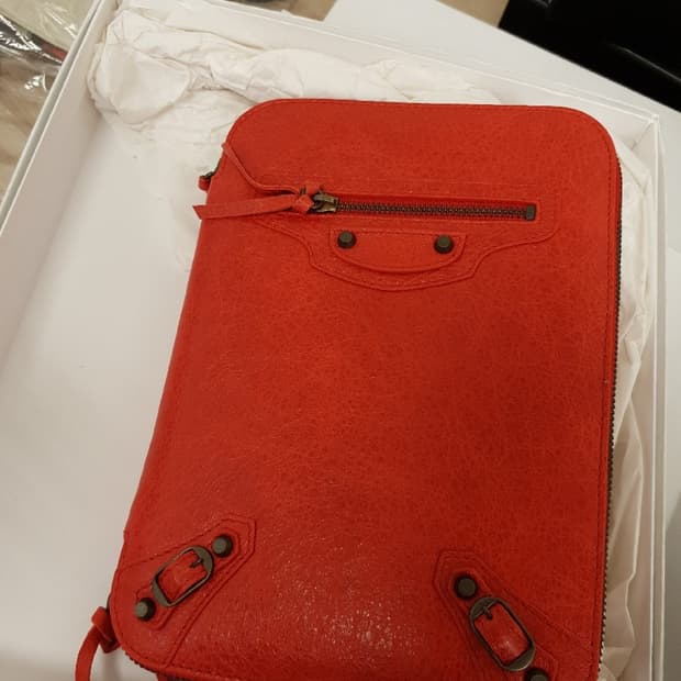 발렌시아가 클러치 아이패드 케이스