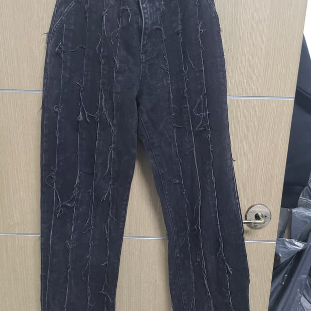 마뗑킴 커팅 루즈 블랙 데님팬츠