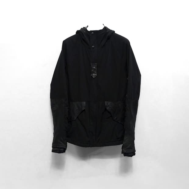 [3]RIPVANWINKLE 립반윙클 카우레더 나일론 파카