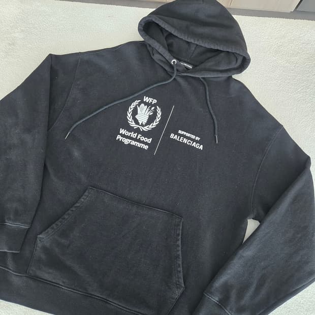 발렌시아가 WFP 협업 후드티 블랙