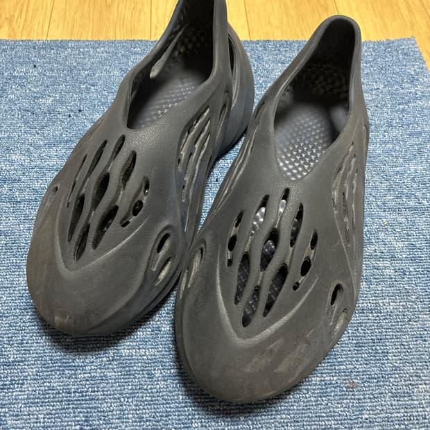 Yeezy 폼러너 미네랄블루