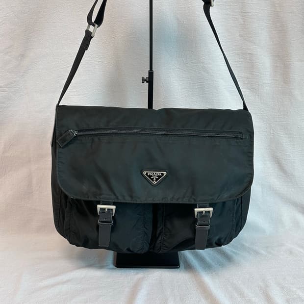 프라다 테수토 포코노 나일론 투포켓 메신저백