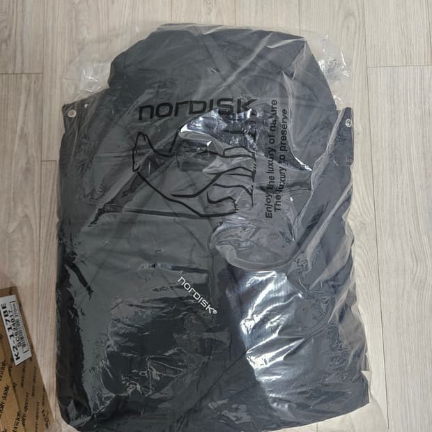 (새상품)노르디스크 올보르 크리스탈다운 후디점퍼 블랙 xl 사이즈
