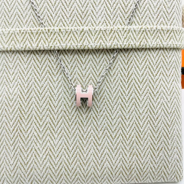 에르메스 미니 팝아슈 펜던트 팔라듐 & 로즈 드라제 H147992FP85