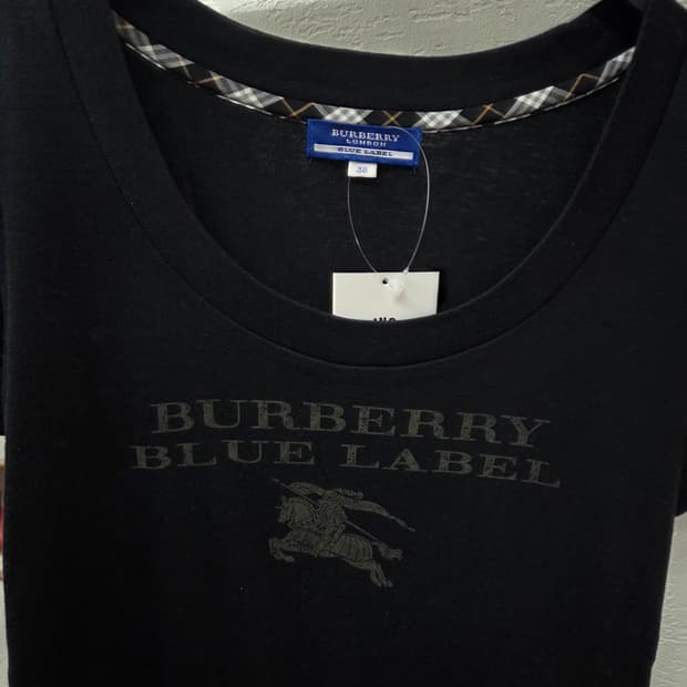 Burberry 버버리 블랙 라운드넥 반팔티