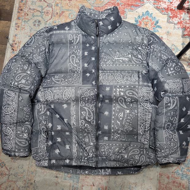 디스이즈네버댓 반다나 패딩