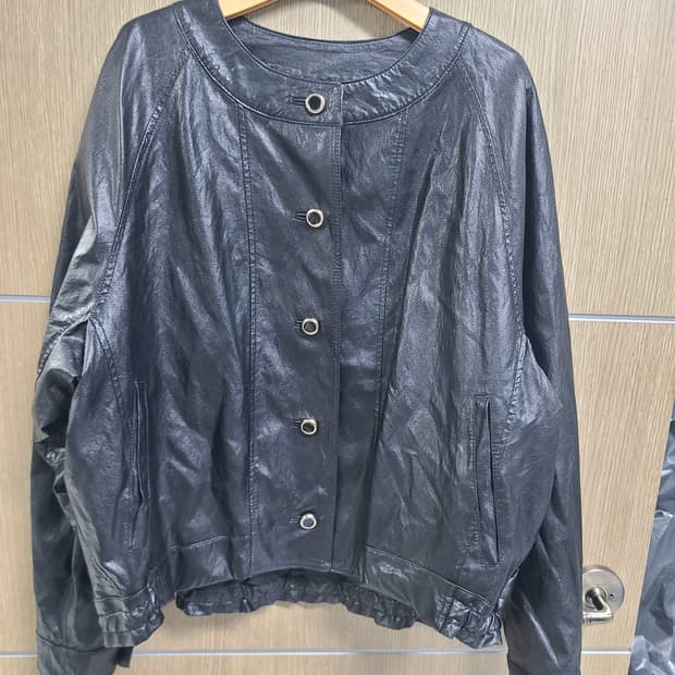 sjsj 블랙 라운드넥 레더 자켓