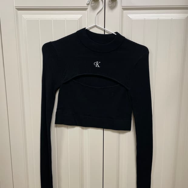 캘빈클라인 블랙 컷아웃 크롭 니트 S